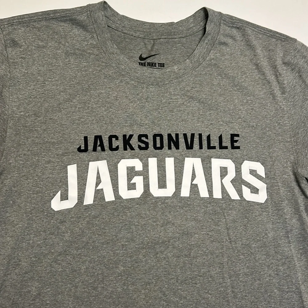 Jacksonville Jaguars NFL gray dri-fit Nike Tee size Small. Excellent condition - Picture 2 of 8